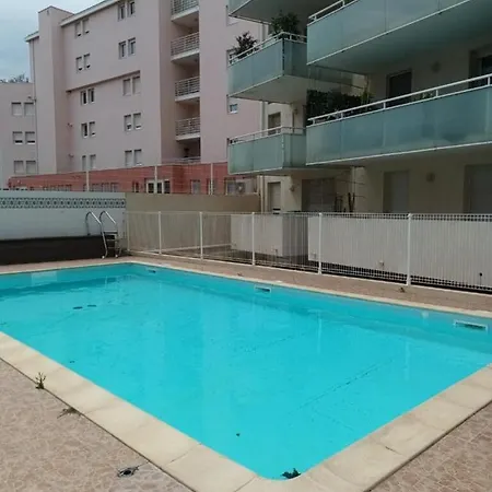 T2, Climatise, Wifi, Parking Et Piscine Prives Apartament