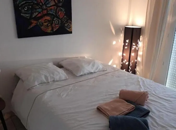 T2, Climatise, Wifi, Parking Et Piscine Prives Διαμέρισμα Σετ